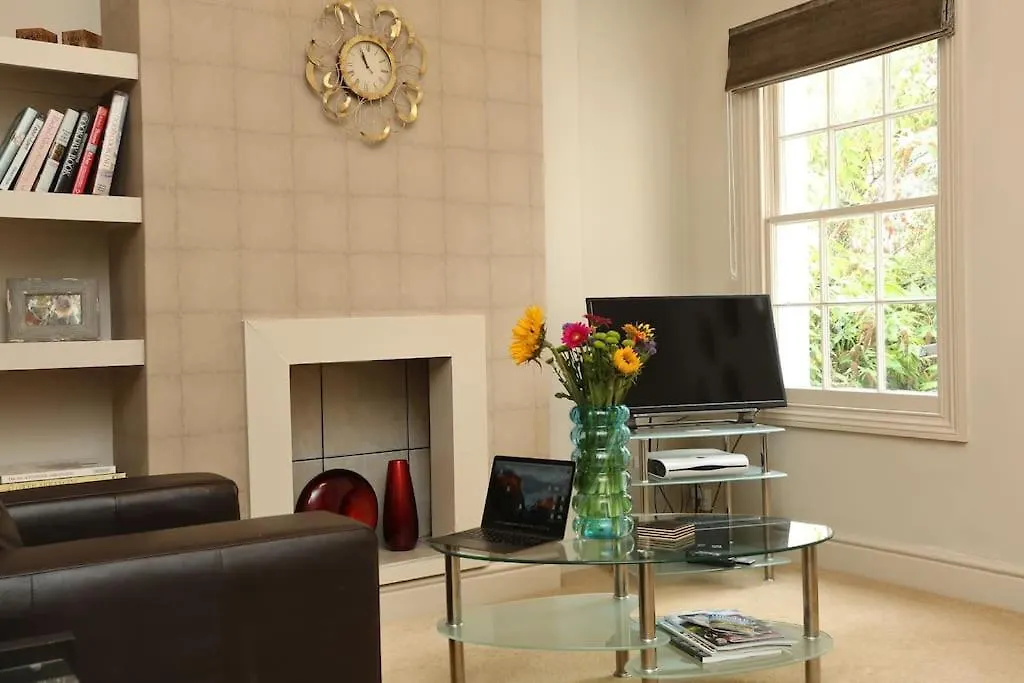 Apartment In The Heart Of Cheltenham/ Parking  Cheltenham