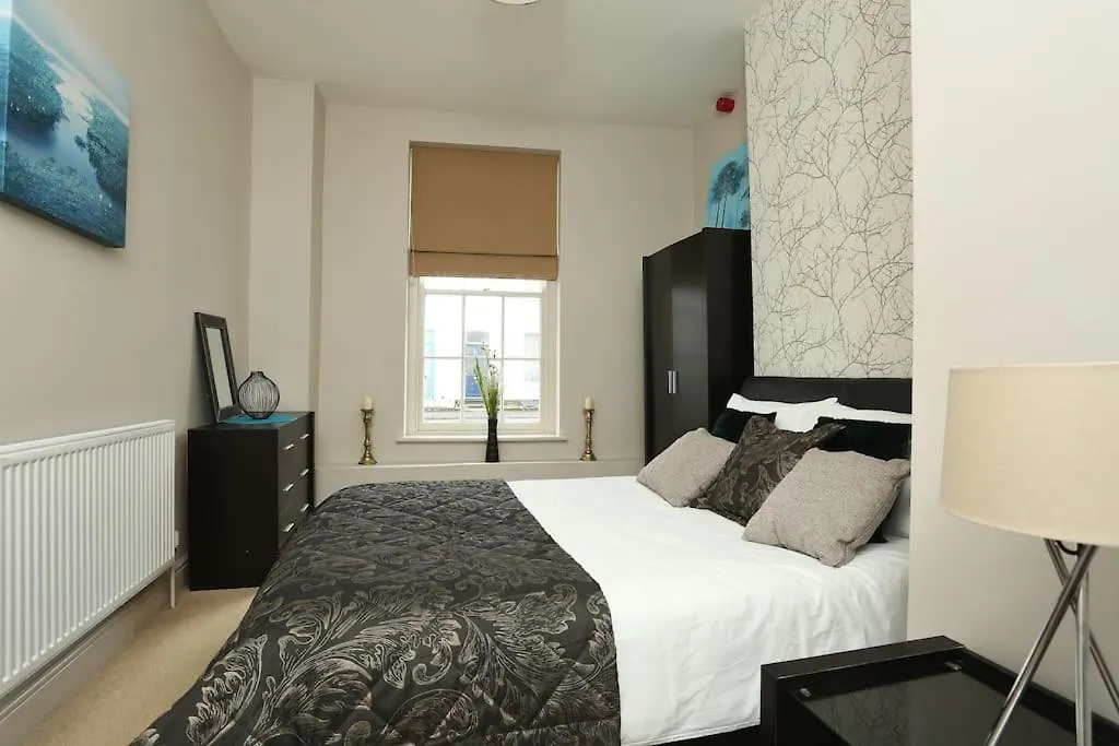 Apartment In The Heart Of Cheltenham/ Parking