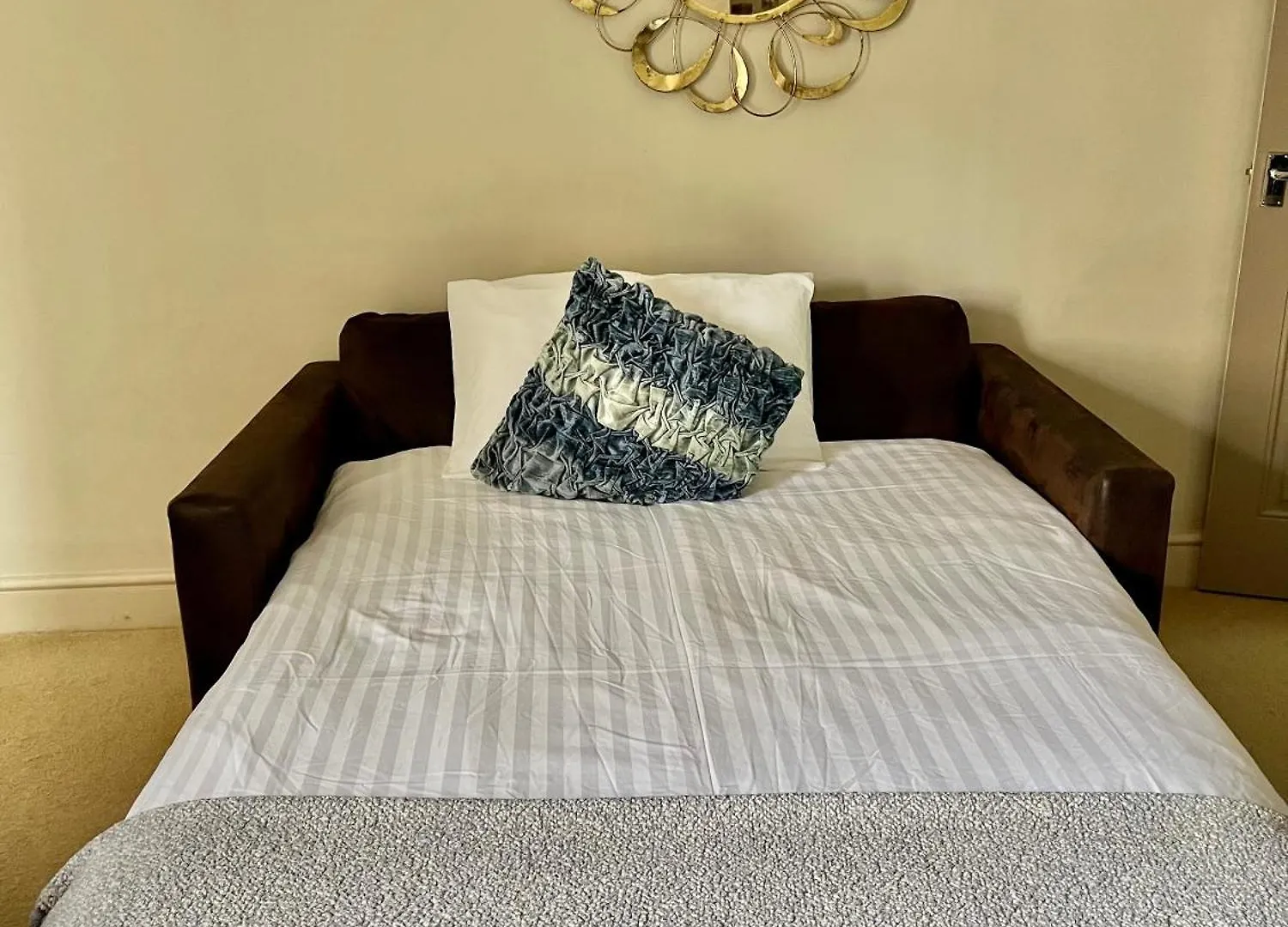 Apartment In The Heart Of Cheltenham/ Parking